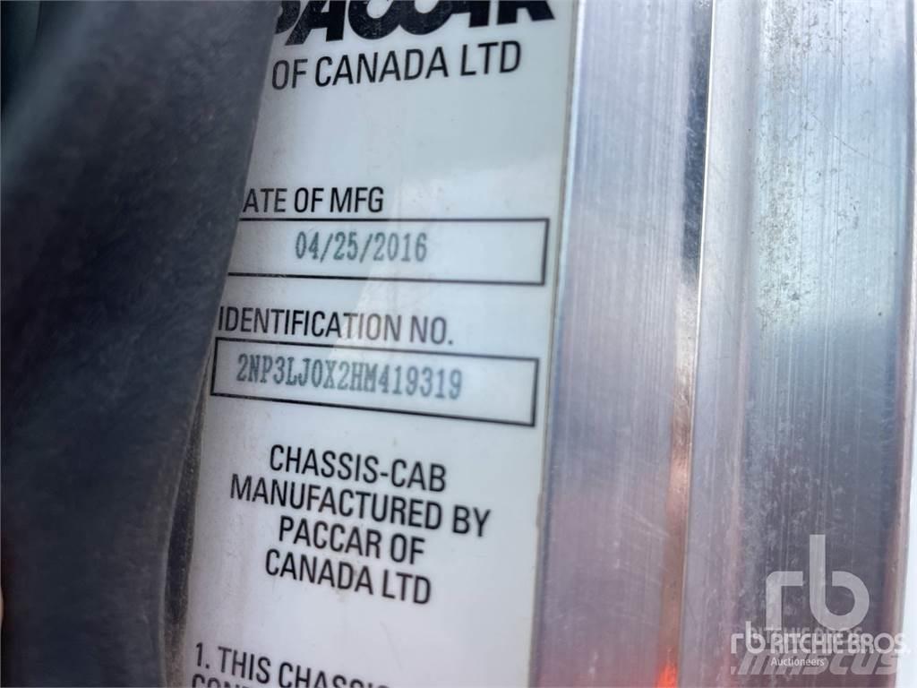 Peterbilt 348 多目的／汎用車両