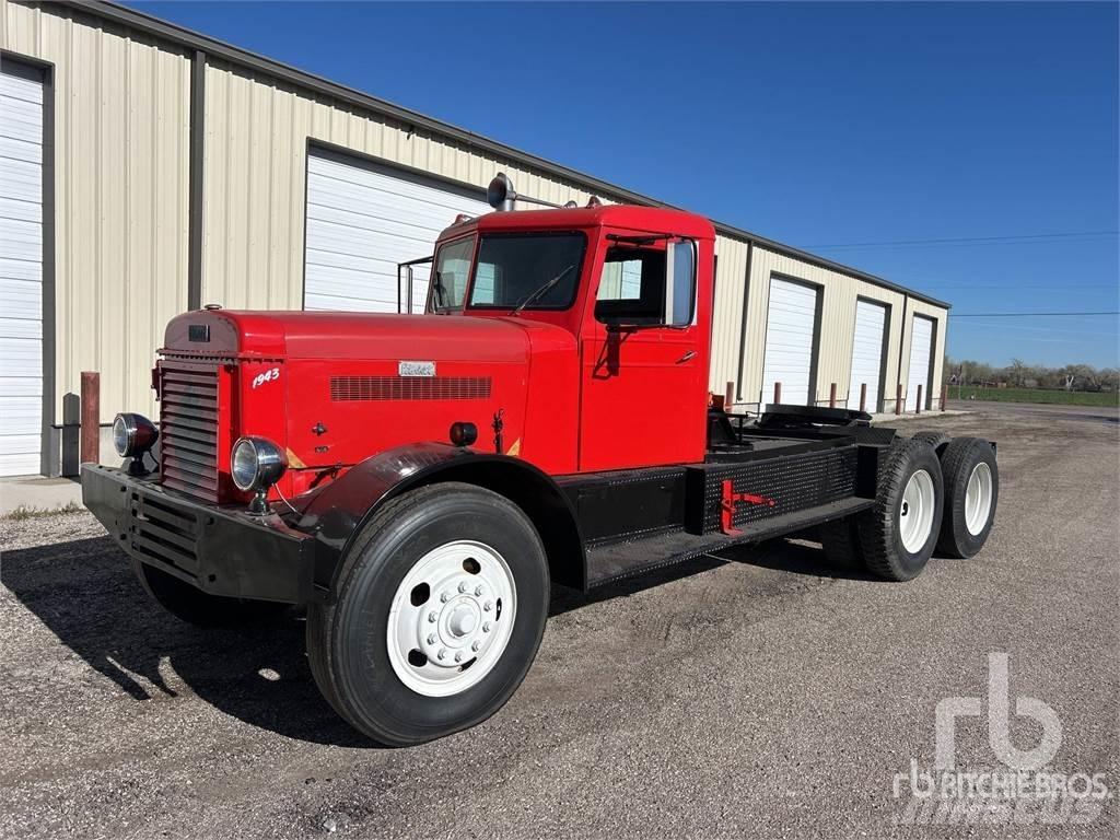Peterbilt 354DT 中古トラクターヘッド | トレーラーヘッド