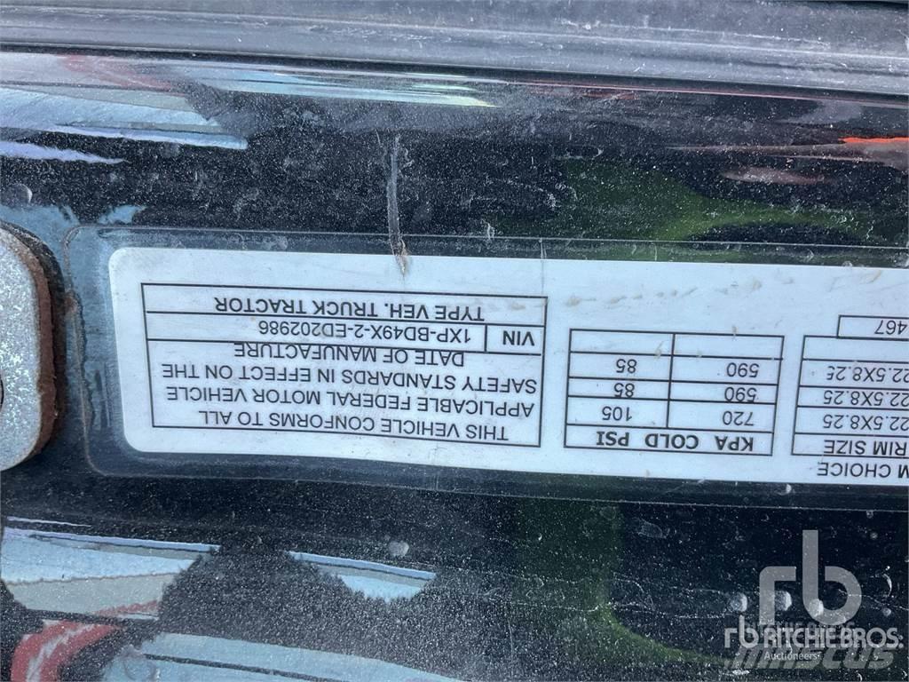 Peterbilt 579 中古トラクターヘッド | トレーラーヘッド