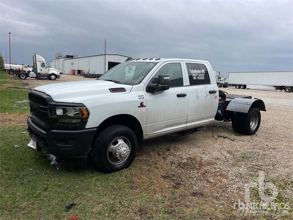 RAM 3500 キャブ付きシャーシ
