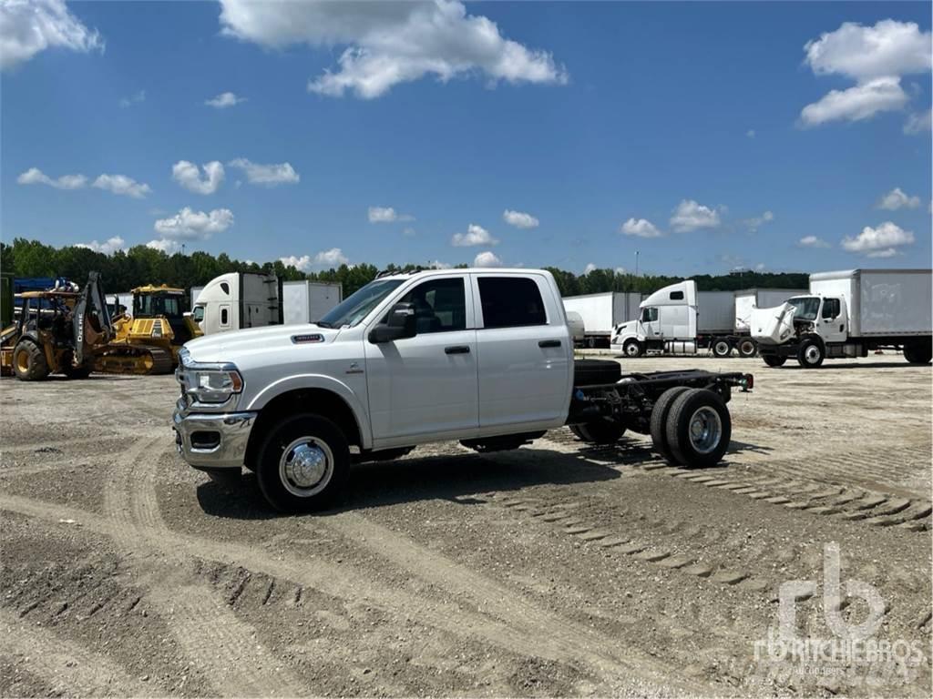 RAM 3500 キャブ付きシャーシ