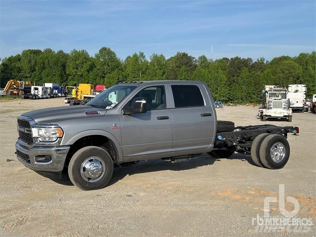 RAM 3500 キャブ付きシャーシ