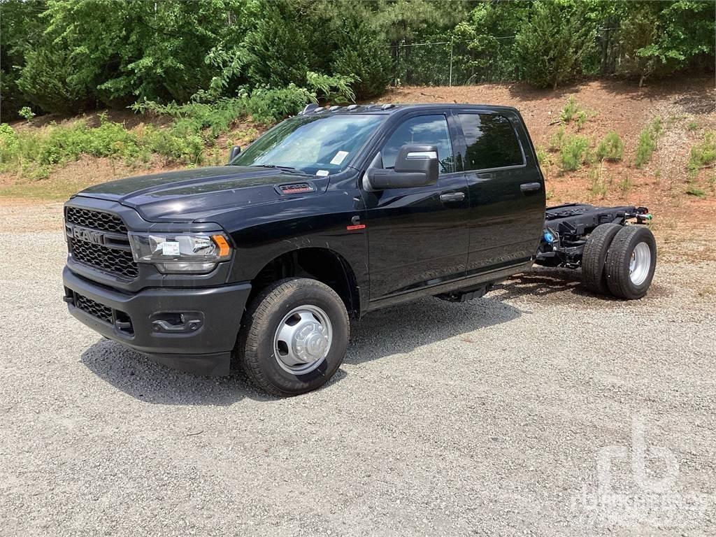 RAM 3500 キャブ付きシャーシ