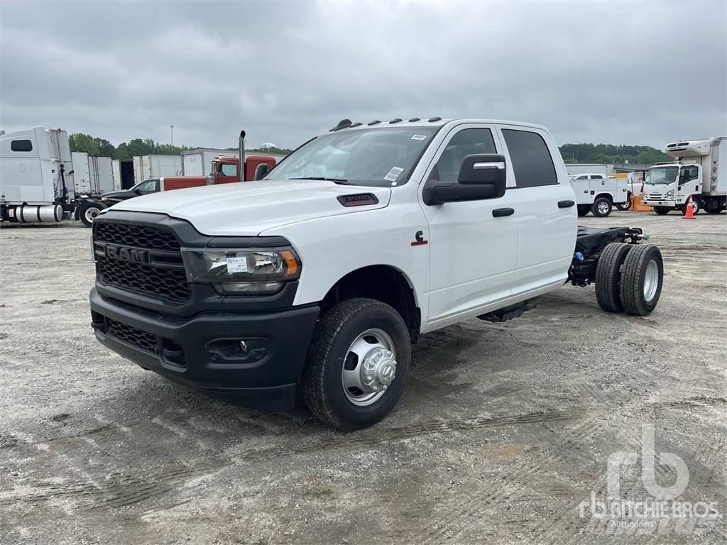 RAM 3500 キャブ付きシャーシ