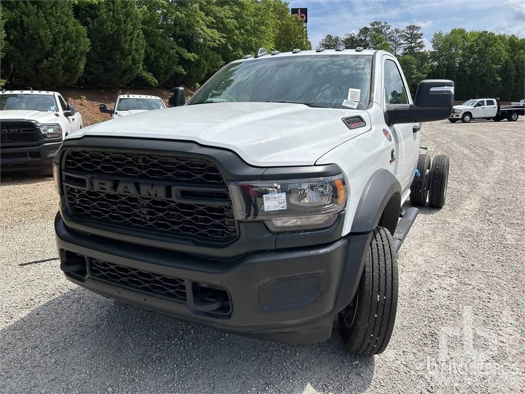 RAM 5500 キャブ付きシャーシ