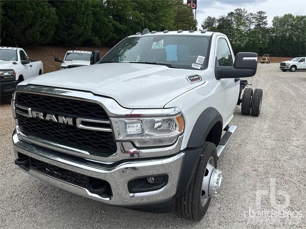 RAM 5500 キャブ付きシャーシ