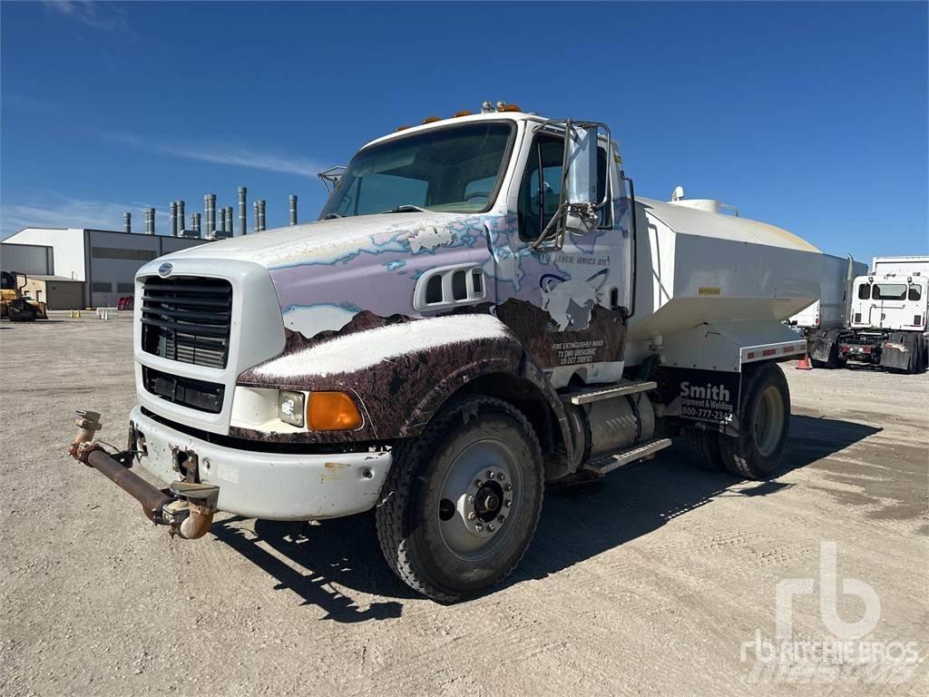 Sterling L8513 給水車
