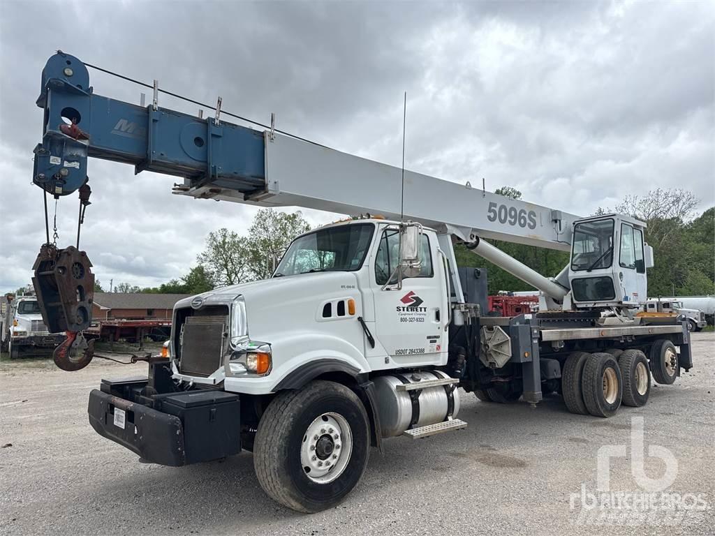 Sterling L9500 クレーントラック、ユニック車