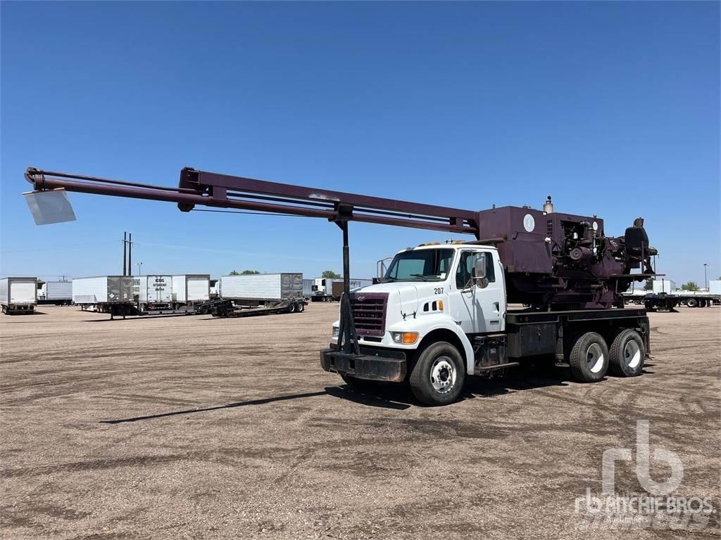 Sterling LT7500 自走式掘削トラック
