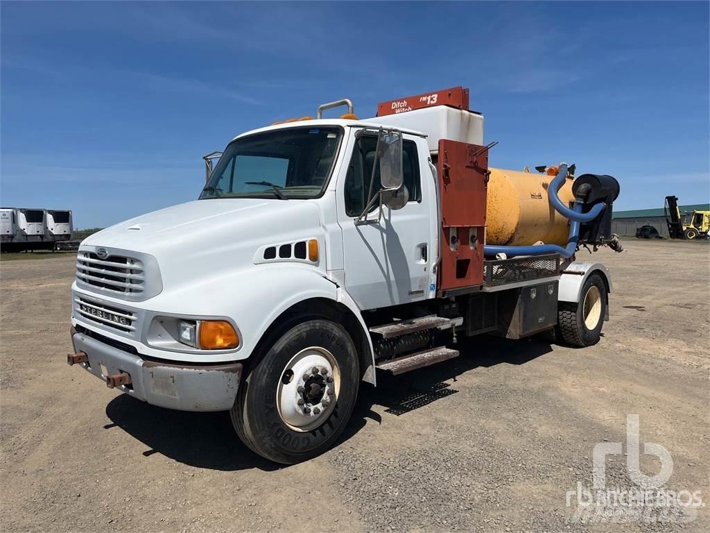 Sterling M8500 コンバイン／バキュームトラック