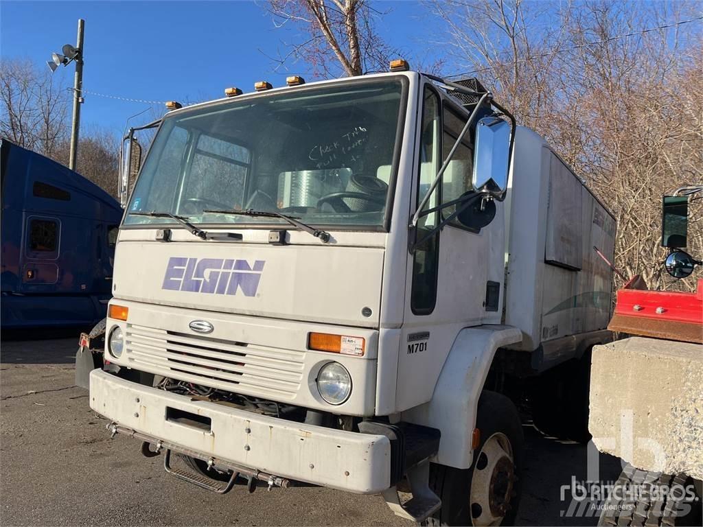 Sterling SC8000 街路清掃車
