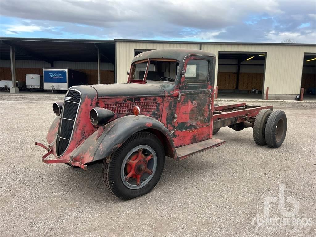  STUDEBAKER 4x2 タンカートラック