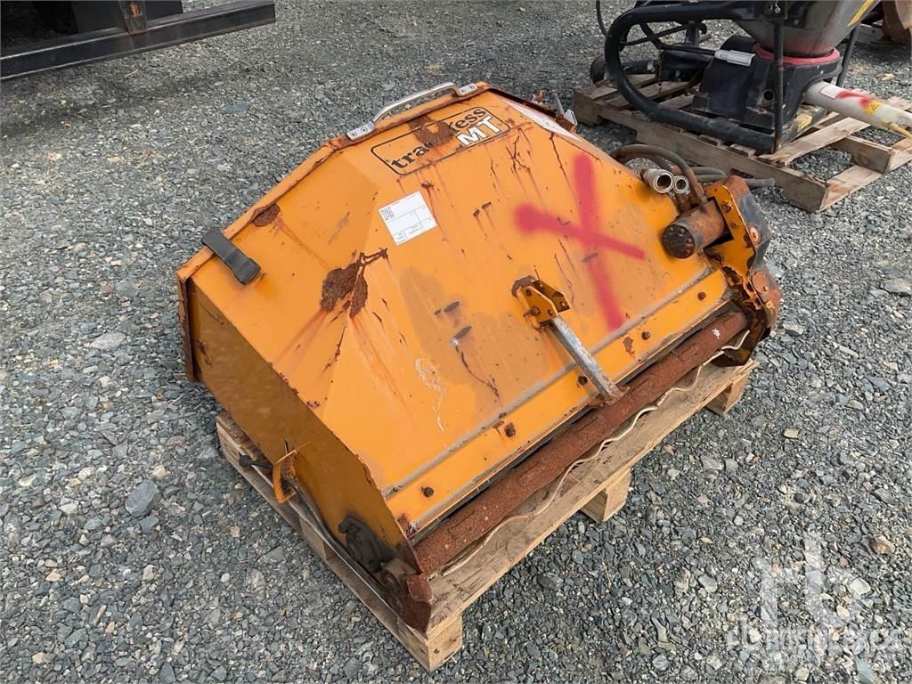 Trackless FMS 砂と塩撒き専用車