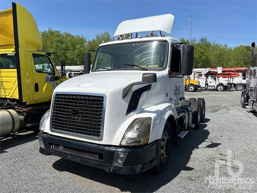 Volvo VNL 中古トラクターヘッド | トレーラーヘッド