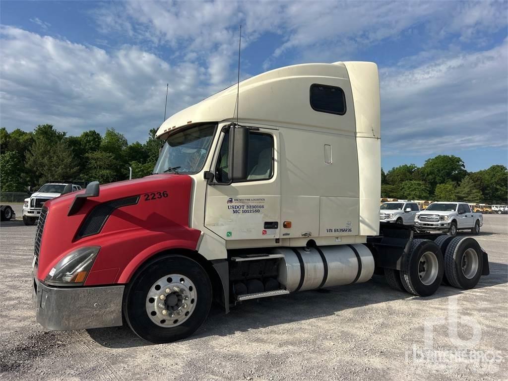 Volvo VNL 中古トラクターヘッド | トレーラーヘッド