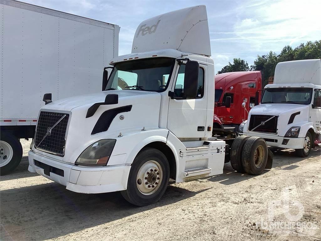 Volvo VNL 中古トラクターヘッド | トレーラーヘッド