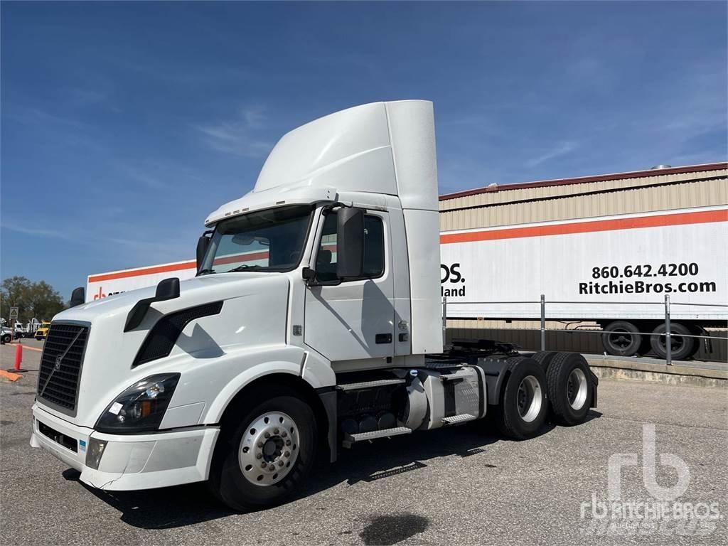 Volvo VNL 中古トラクターヘッド | トレーラーヘッド