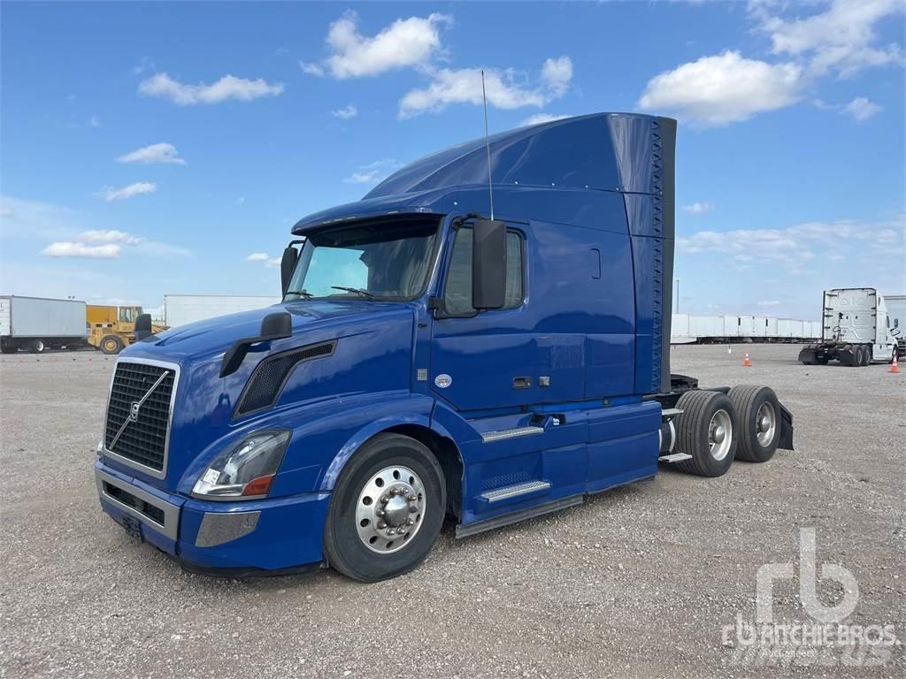 Volvo VNL 中古トラクターヘッド | トレーラーヘッド