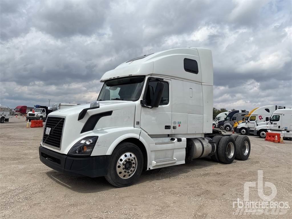 Volvo VNL 中古トラクターヘッド | トレーラーヘッド