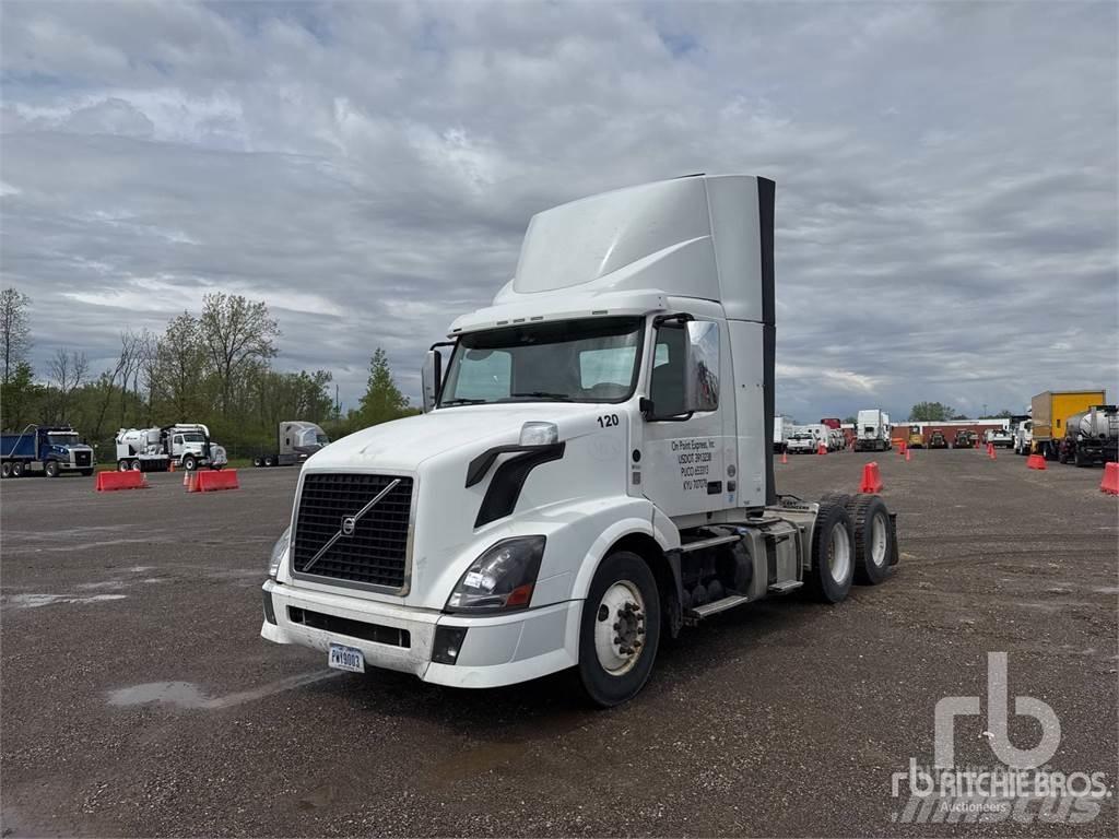 Volvo VNL 中古トラクターヘッド | トレーラーヘッド