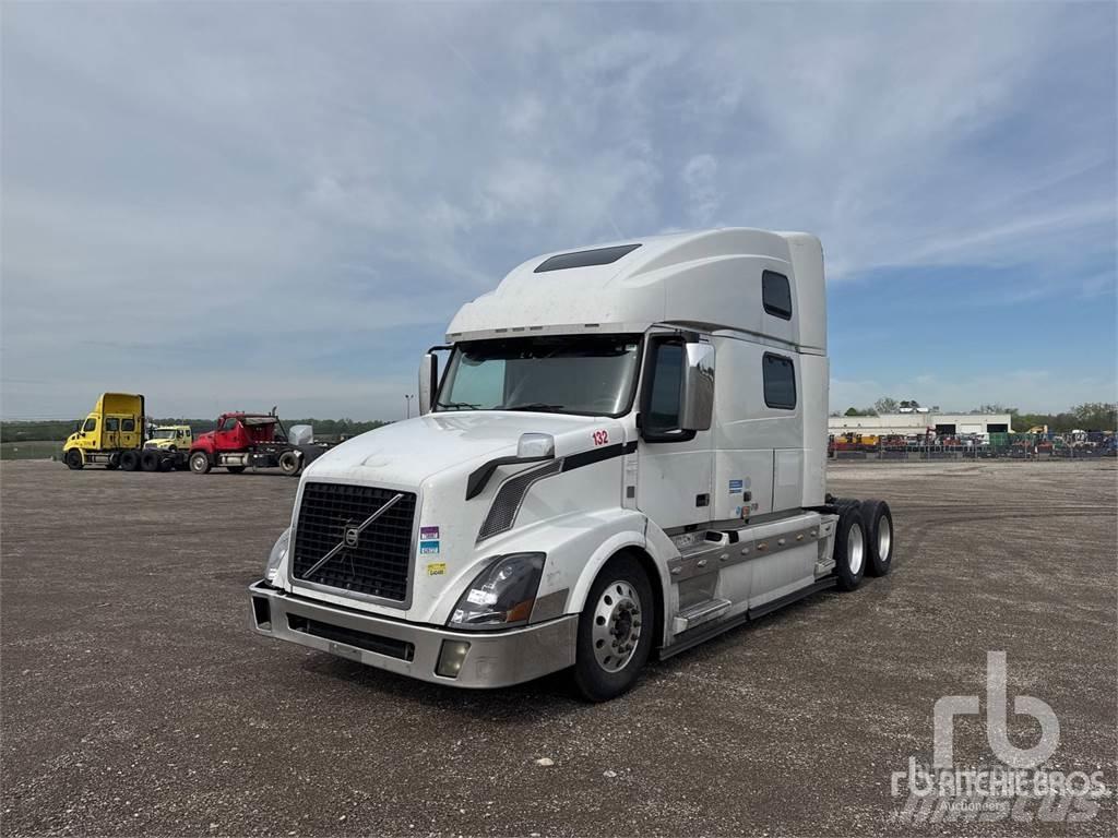 Volvo VNL 中古トラクターヘッド | トレーラーヘッド