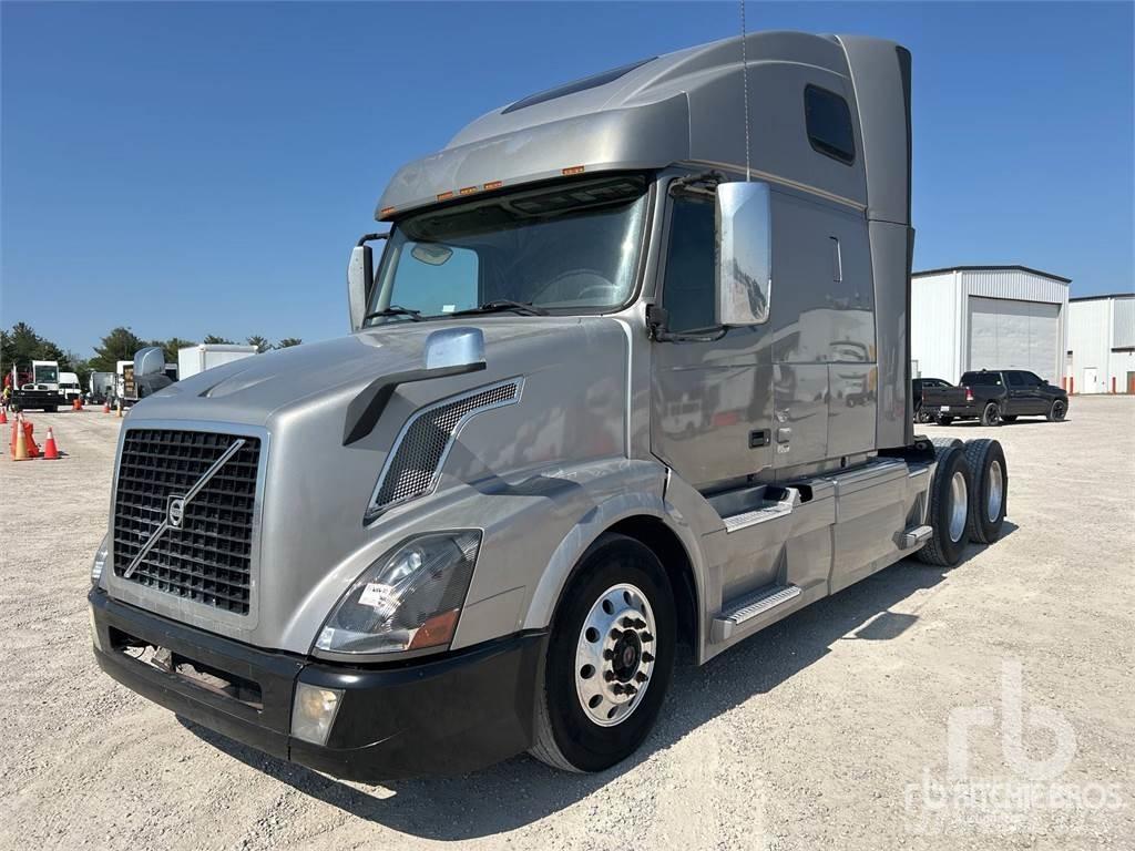 Volvo VNL 中古トラクターヘッド | トレーラーヘッド