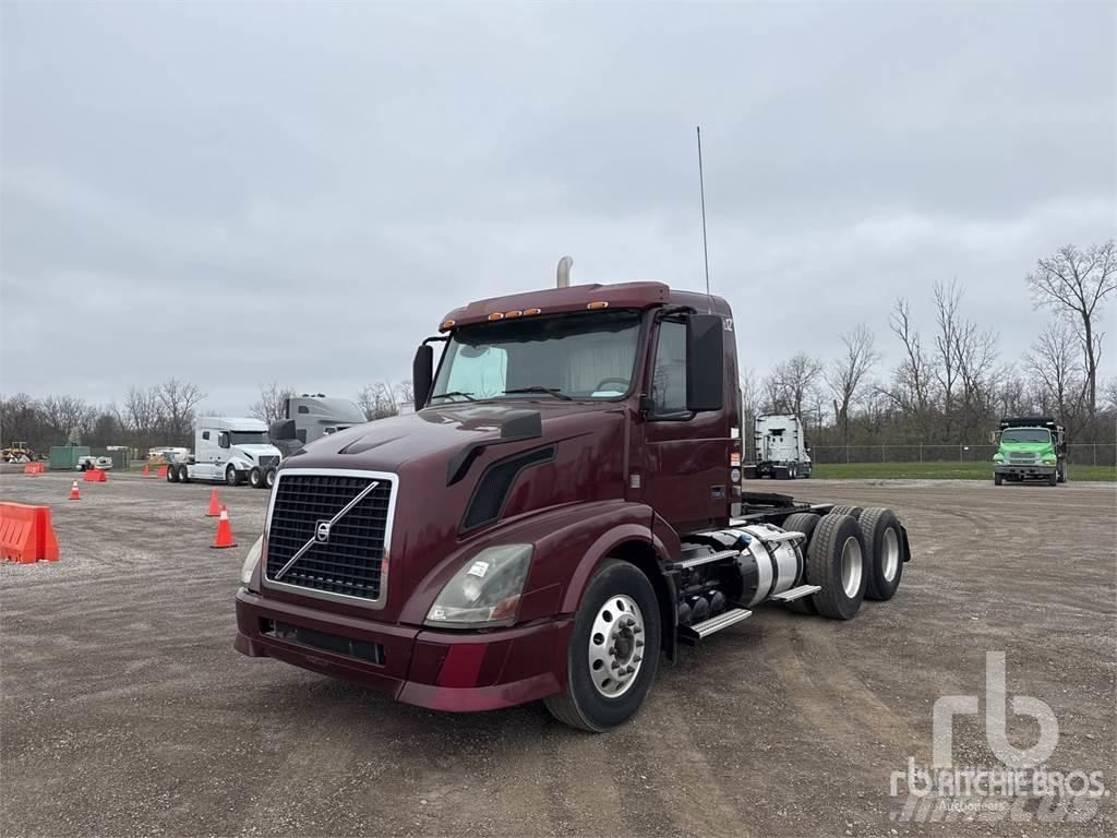 Volvo VNL 中古トラクターヘッド | トレーラーヘッド