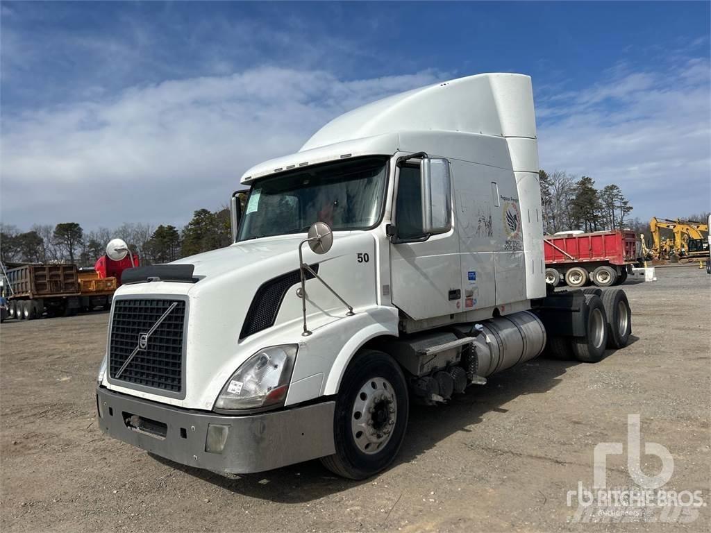 Volvo VNL630 中古トラクターヘッド | トレーラーヘッド