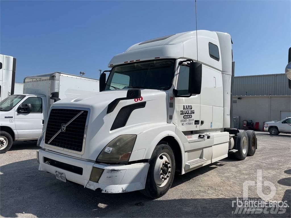 Volvo VNL670 中古トラクターヘッド | トレーラーヘッド