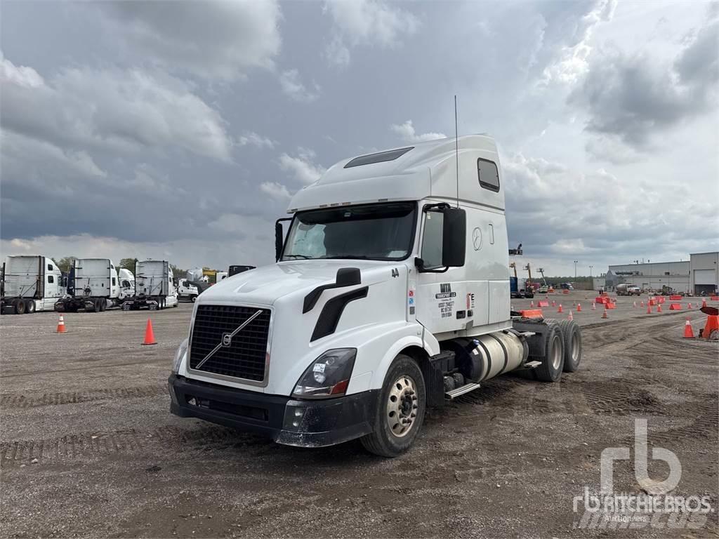 Volvo VNL670 中古トラクターヘッド | トレーラーヘッド