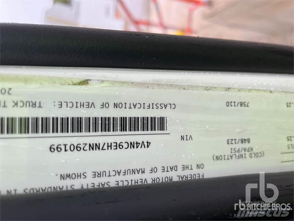 Volvo VNL760 中古トラクターヘッド | トレーラーヘッド