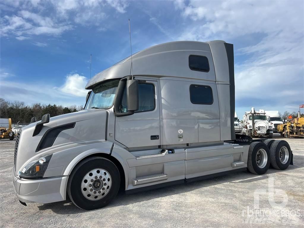 Volvo VNL780 中古トラクターヘッド | トレーラーヘッド