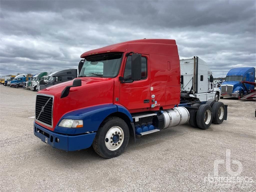 Volvo VNM 中古トラクターヘッド | トレーラーヘッド