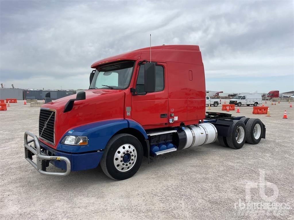 Volvo VNM 中古トラクターヘッド | トレーラーヘッド