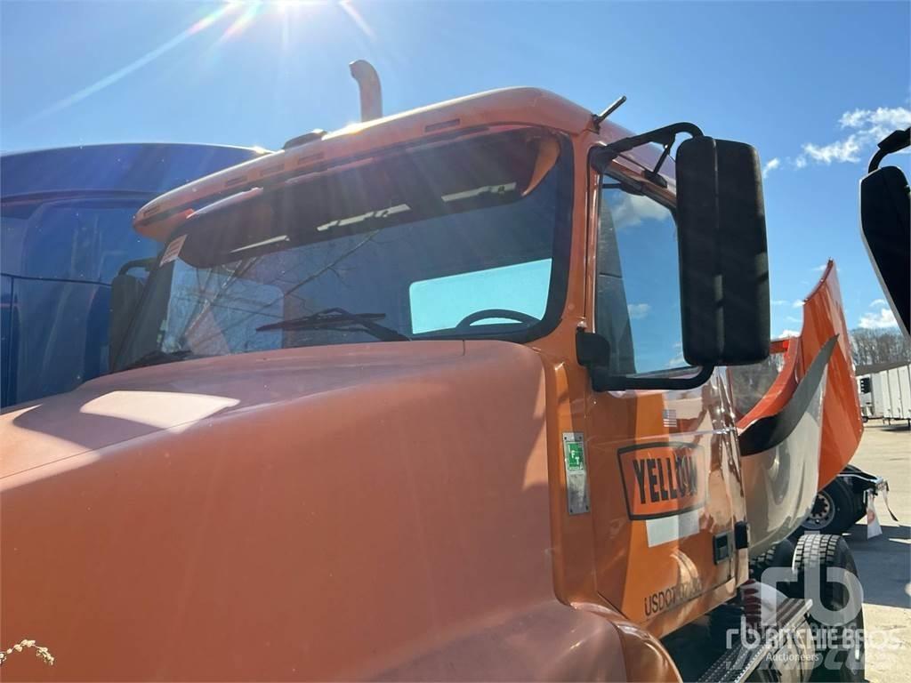 Volvo VNM 中古トラクターヘッド | トレーラーヘッド