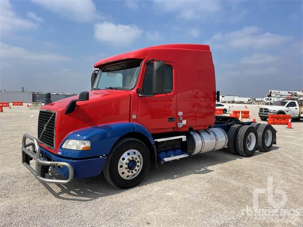 Volvo VNM 中古トラクターヘッド | トレーラーヘッド