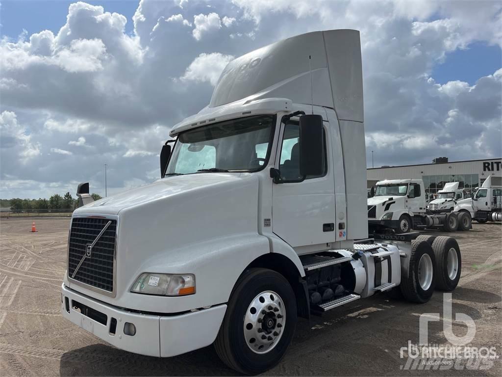 Volvo VNM200 中古トラクターヘッド | トレーラーヘッド
