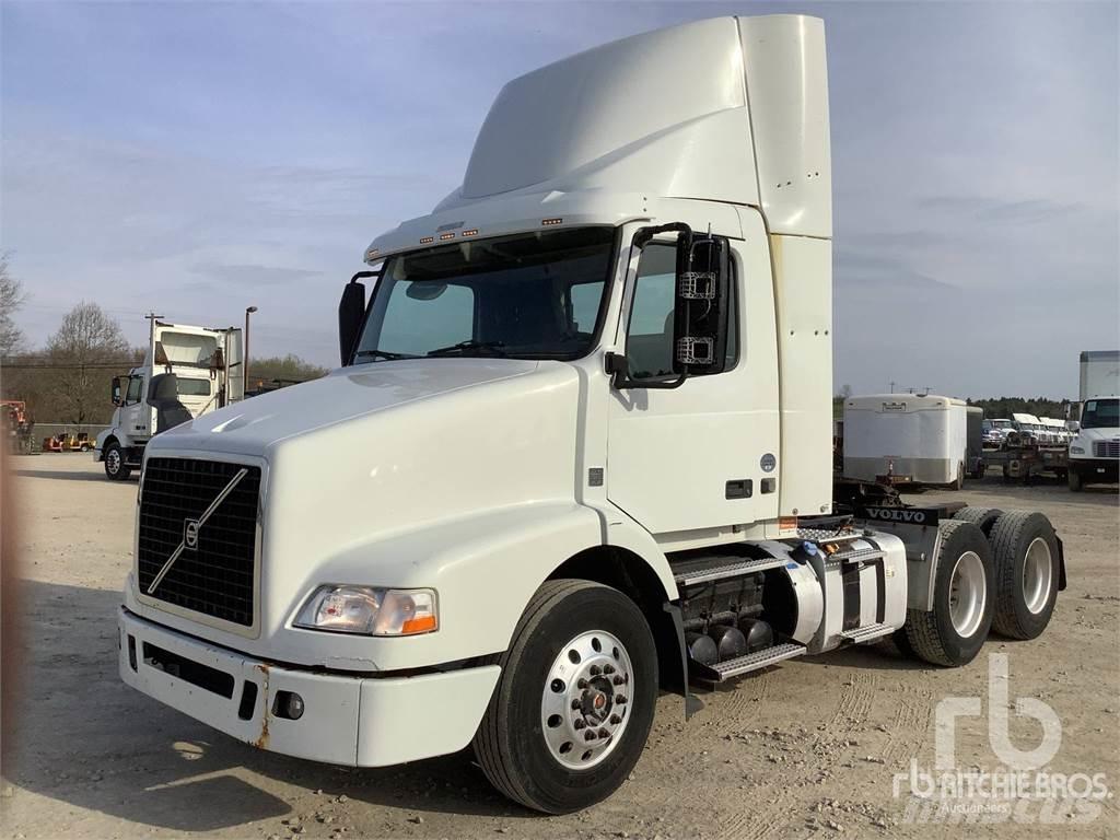 Volvo VNM200 中古トラクターヘッド | トレーラーヘッド