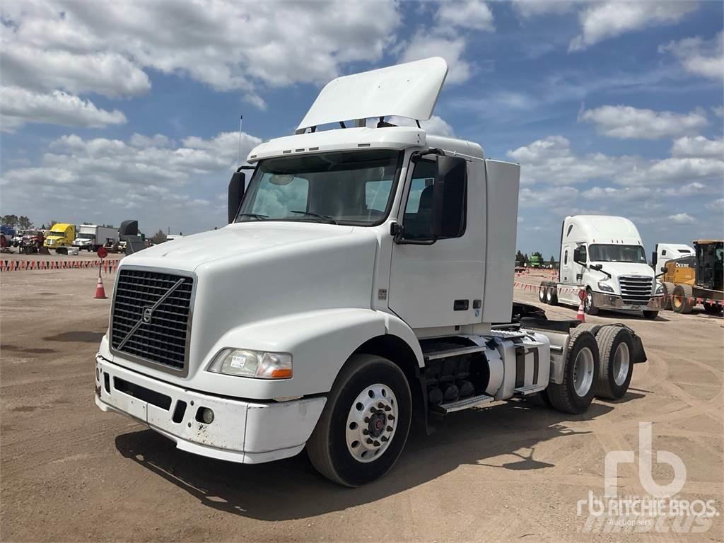 Volvo VNM200 中古トラクターヘッド | トレーラーヘッド