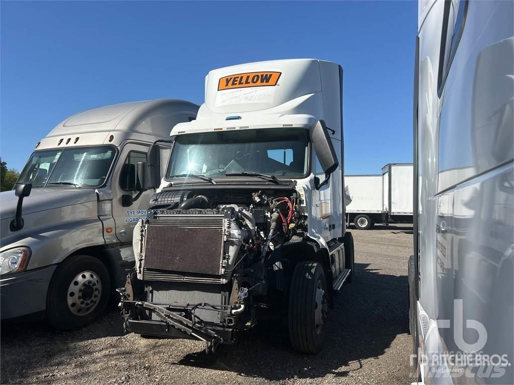 Volvo VNR 中古トラクターヘッド | トレーラーヘッド