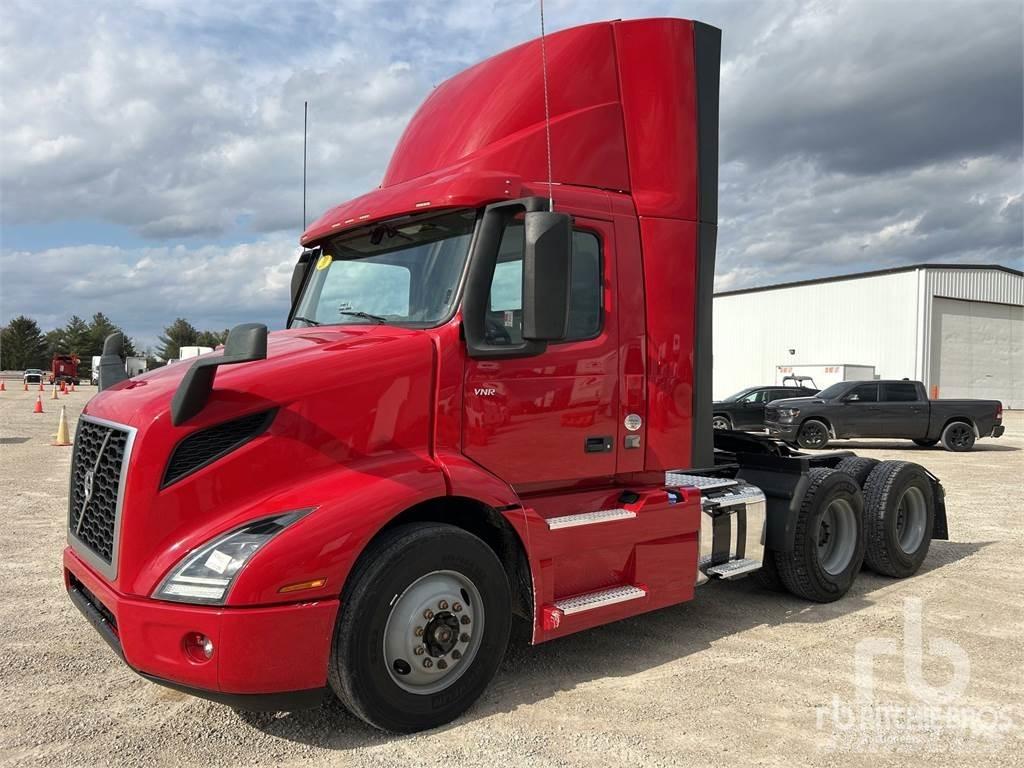 Volvo VNR 中古トラクターヘッド | トレーラーヘッド