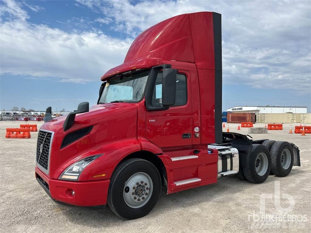 Volvo VNR 中古トラクターヘッド | トレーラーヘッド