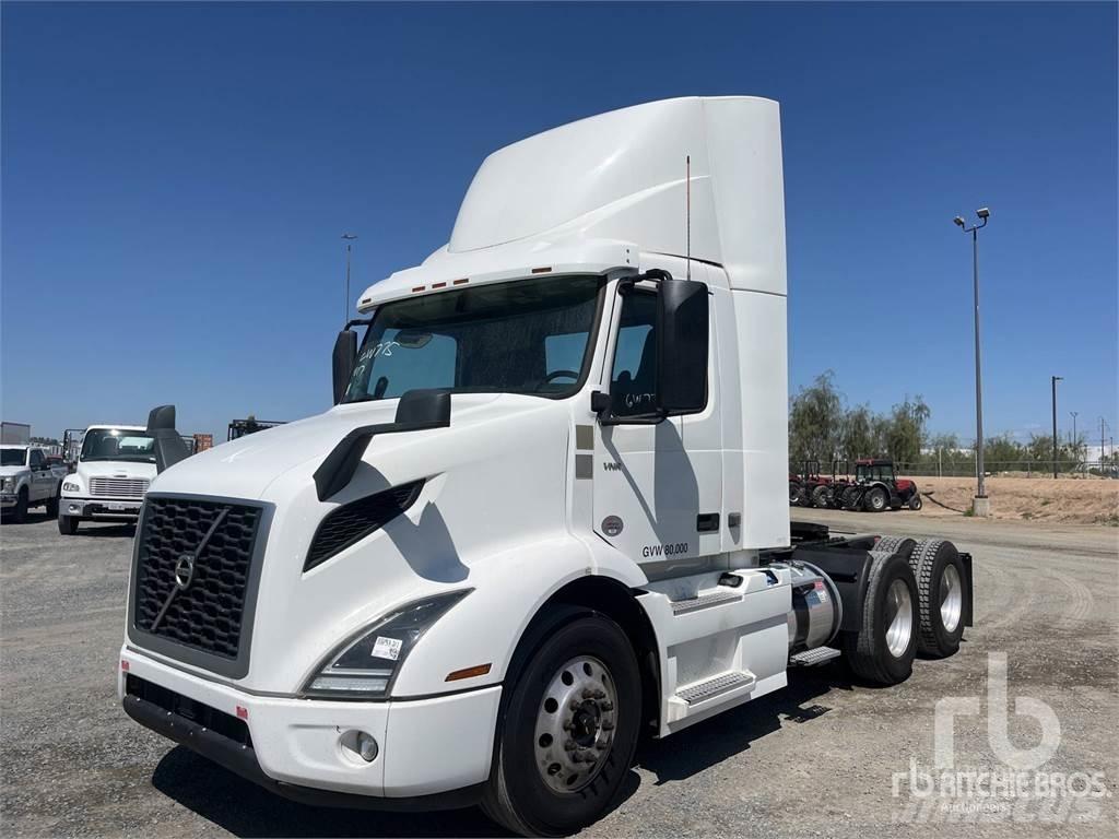Volvo VNR300 中古トラクターヘッド | トレーラーヘッド