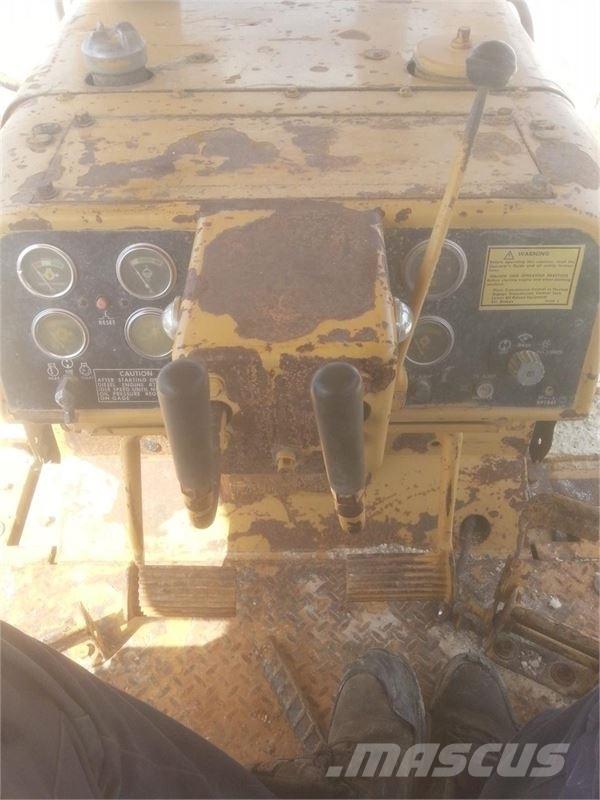 CAT D6D LGP ブルドーザー