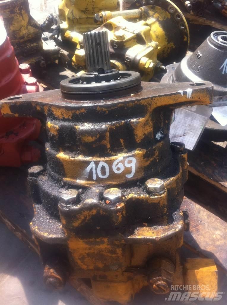 Komatsu MB90 エンジン