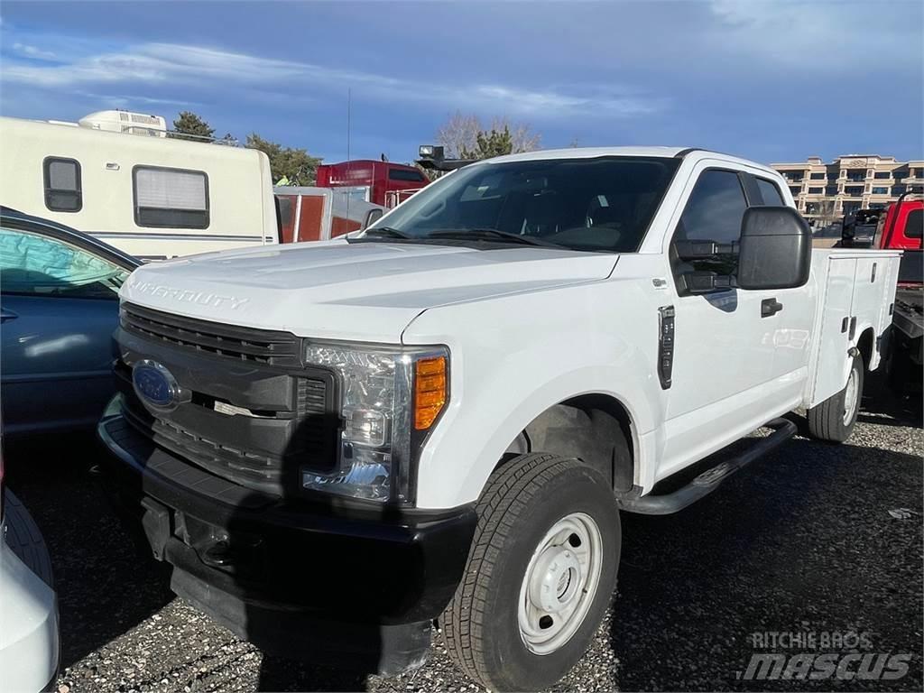 Ford F250 レッカー車