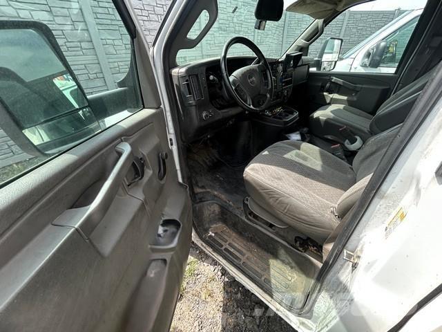 GMC Savana 4500 ボックスボディー、ウイング、箱車
