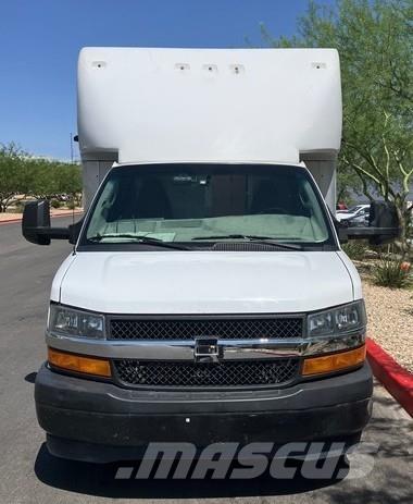 GMC Savana 4500 ボックスボディー、ウイング、箱車