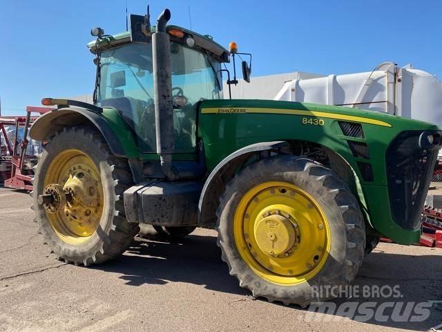 John Deere 8430 トラクター