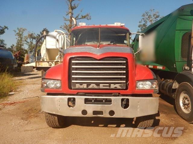Mack GU713 ダンプ